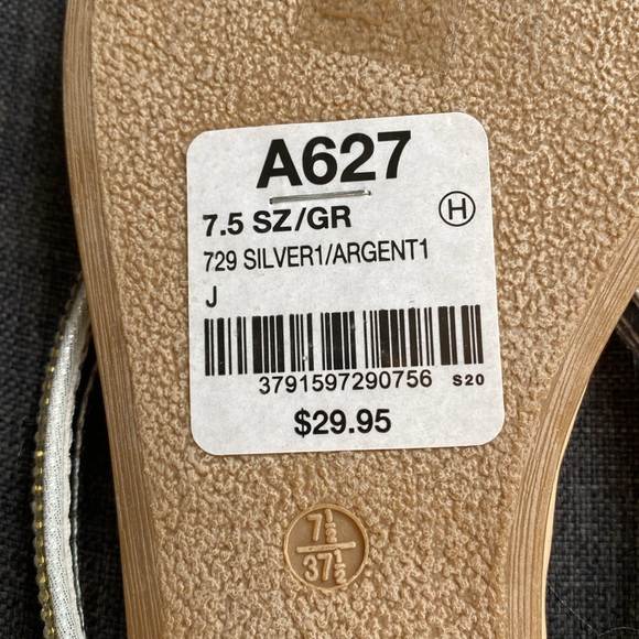 Le château sandals. US 7.5. Bought for a wedding and decided not to wear them - Picture 7 of 7